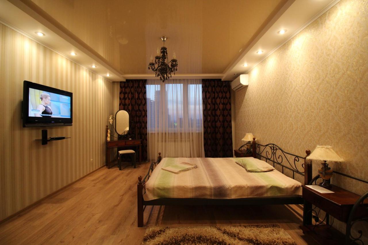 Panoramic View Lux Apartment On Metro Osokorky Kiev Exteriör bild