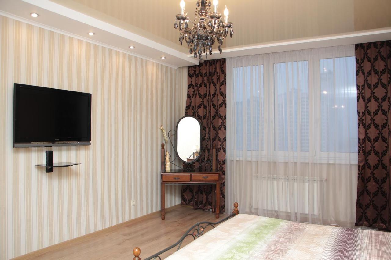 Panoramic View Lux Apartment On Metro Osokorky Kiev Exteriör bild